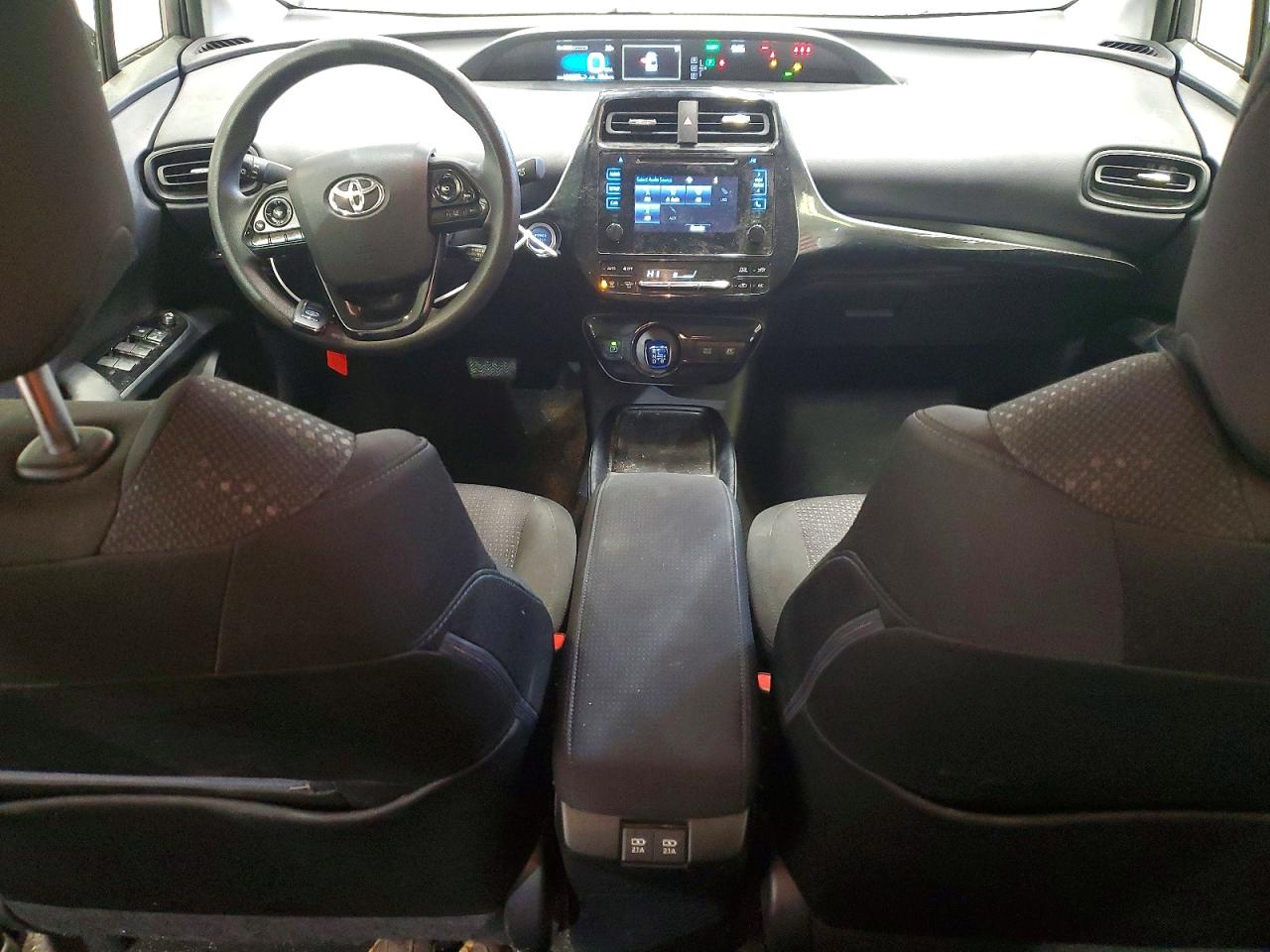 2019 TOYOTA PRIUS photo 8