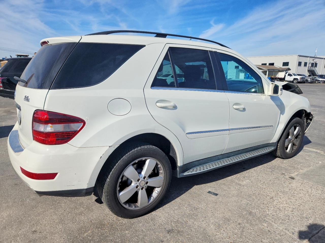 2011 MERCEDES-BENZ ML 350 photo 3