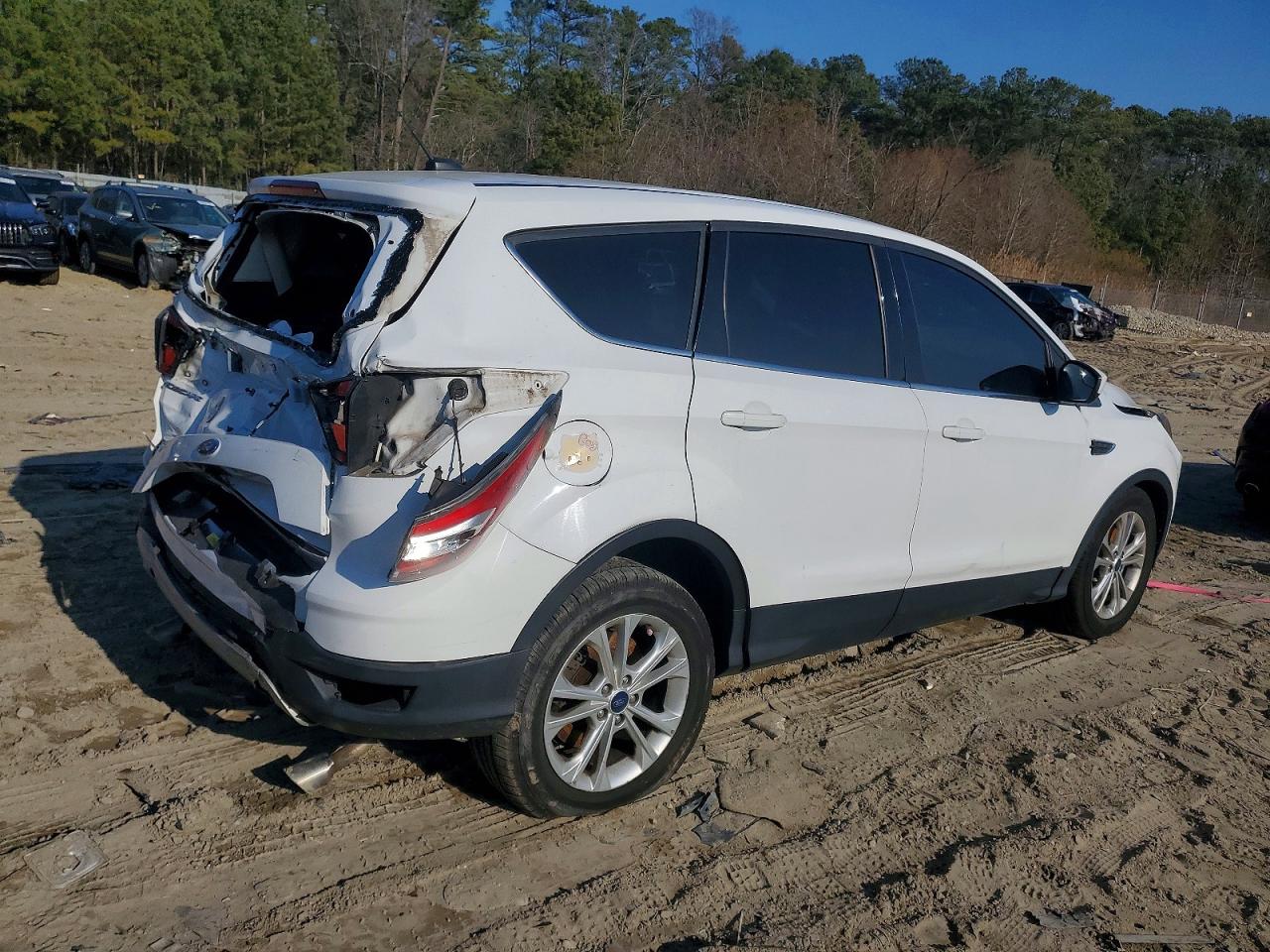 2017 FORD ESCAPE SE photo 3