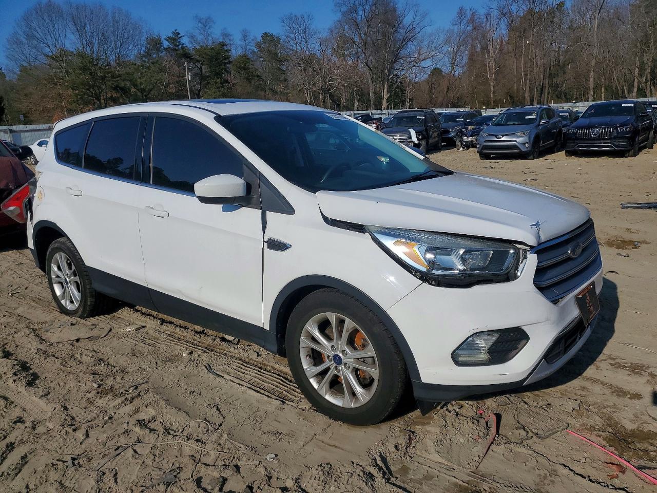 2017 FORD ESCAPE SE photo 4