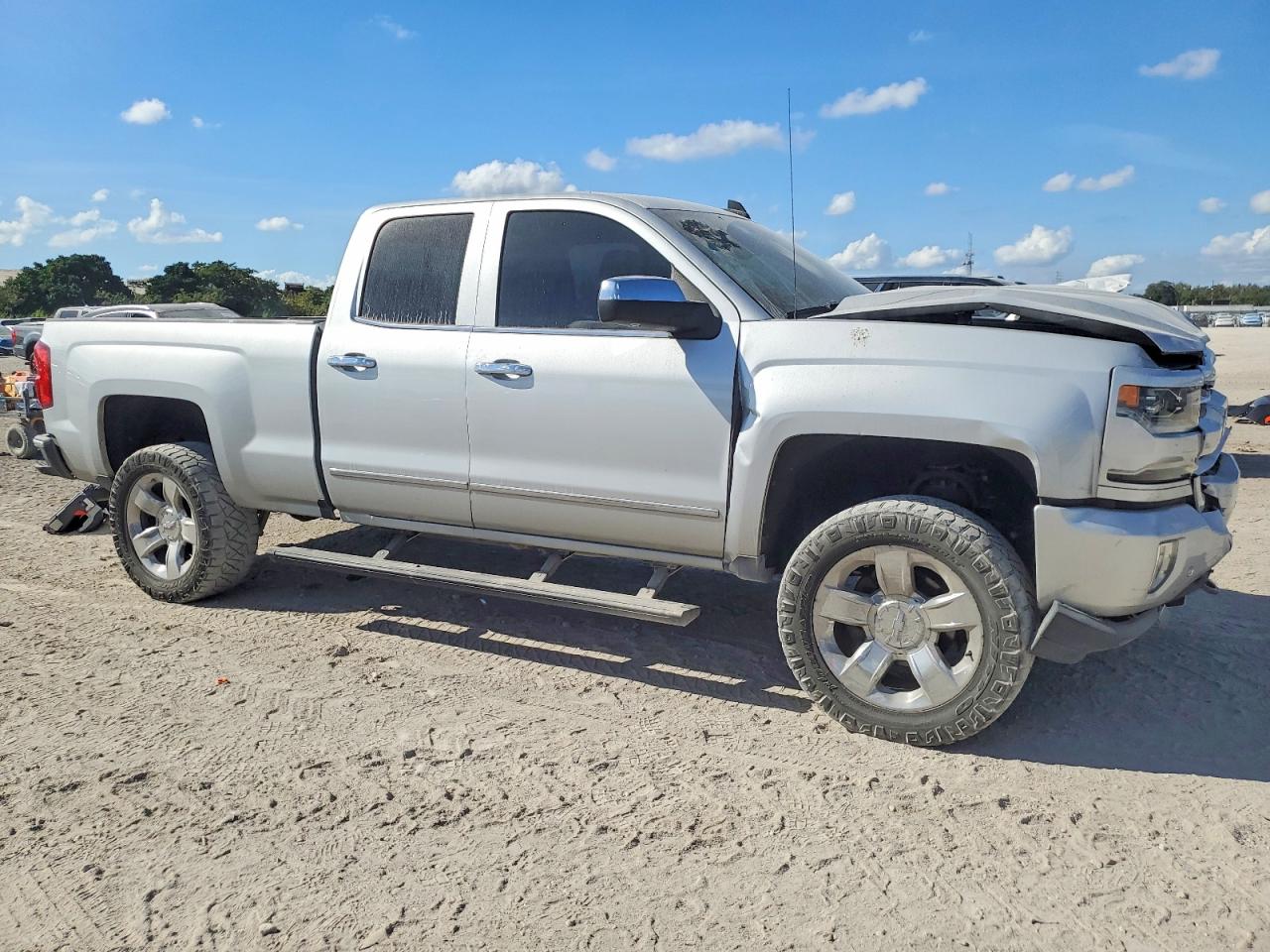 2017 CHEVROLET SILVERADO K1500 LTZ photo 4