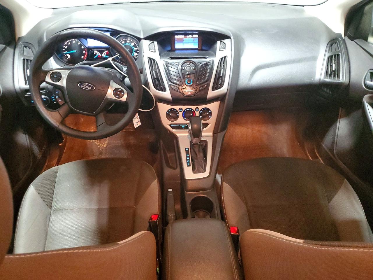2014 FORD FOCUS SE photo 8