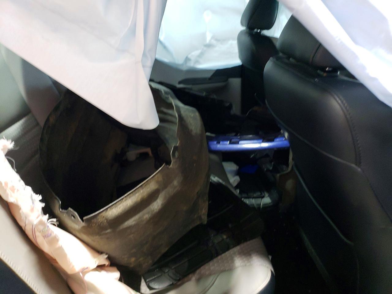 2015 TOYOTA CAMRY LE photo 10