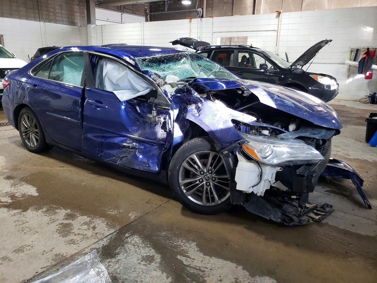 2015 TOYOTA CAMRY LE photo 4