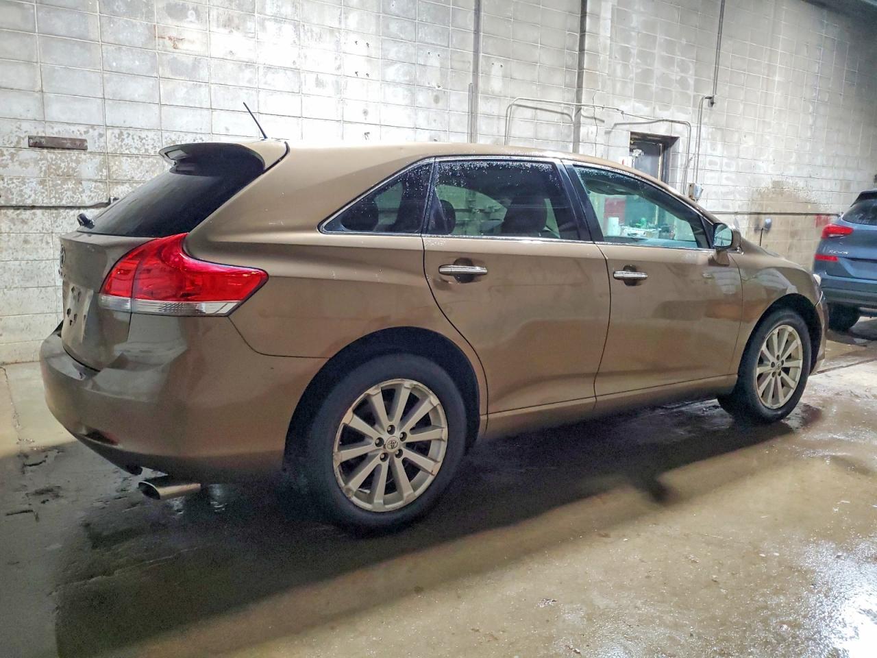 2009 TOYOTA VENZA photo 3