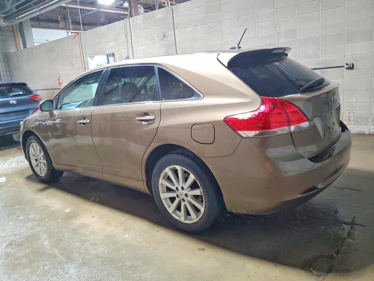 2009 TOYOTA VENZA photo 2