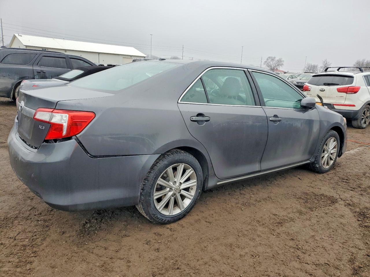 2012 TOYOTA CAMRY SE photo 3
