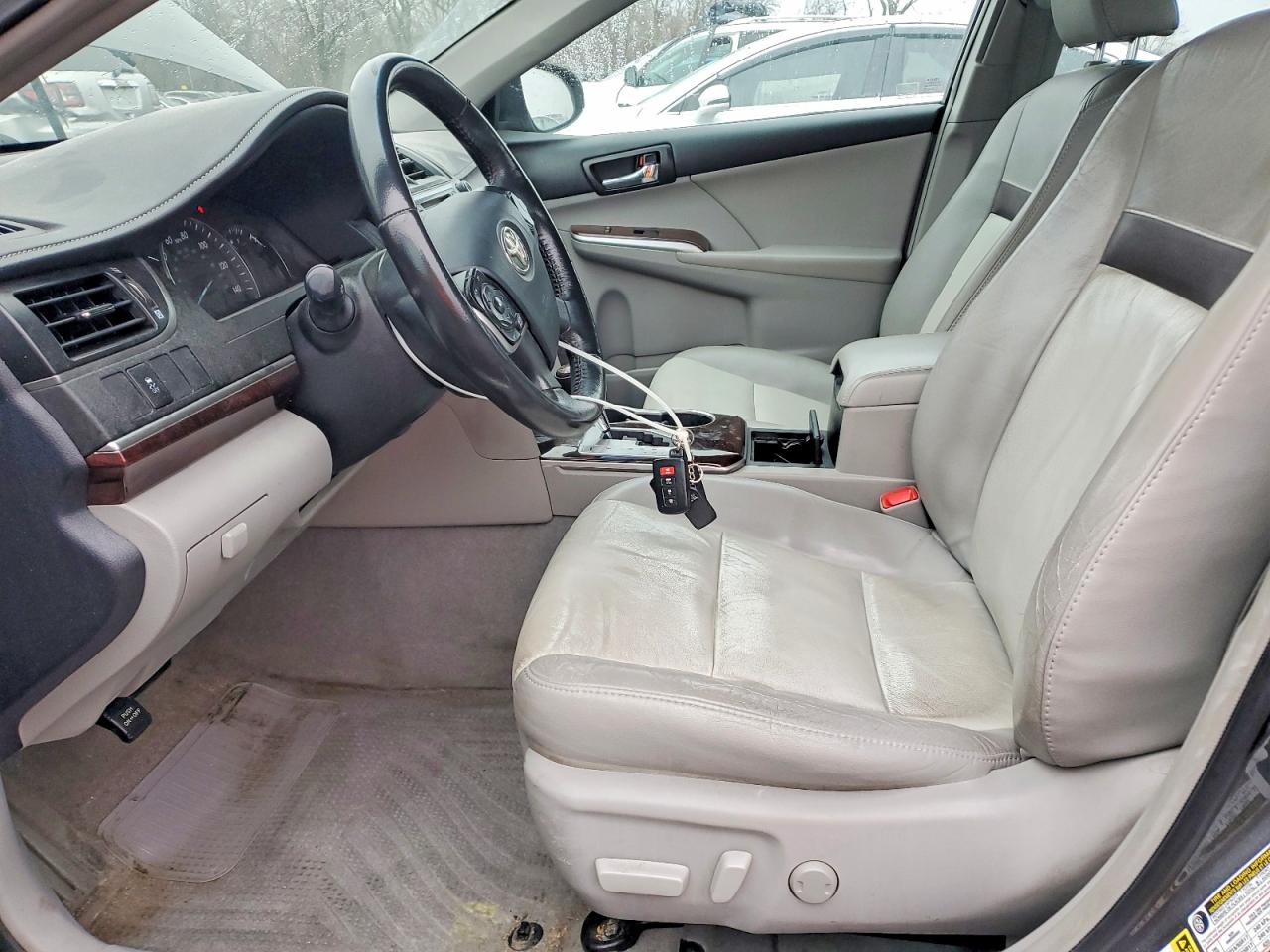 2012 TOYOTA CAMRY SE photo 7