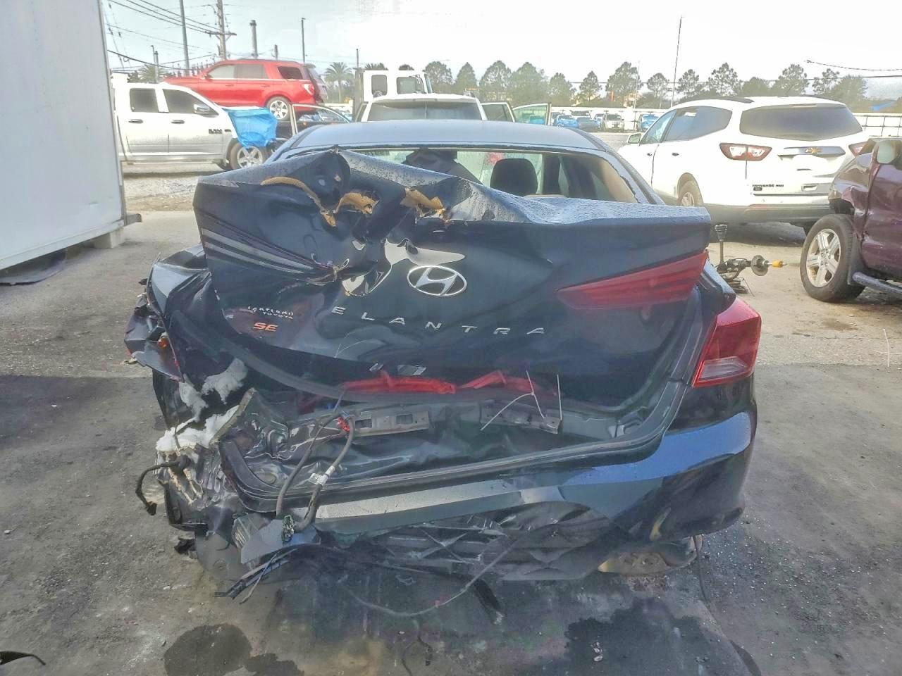 2019 HYUNDAI ELANTRA SE photo 16
