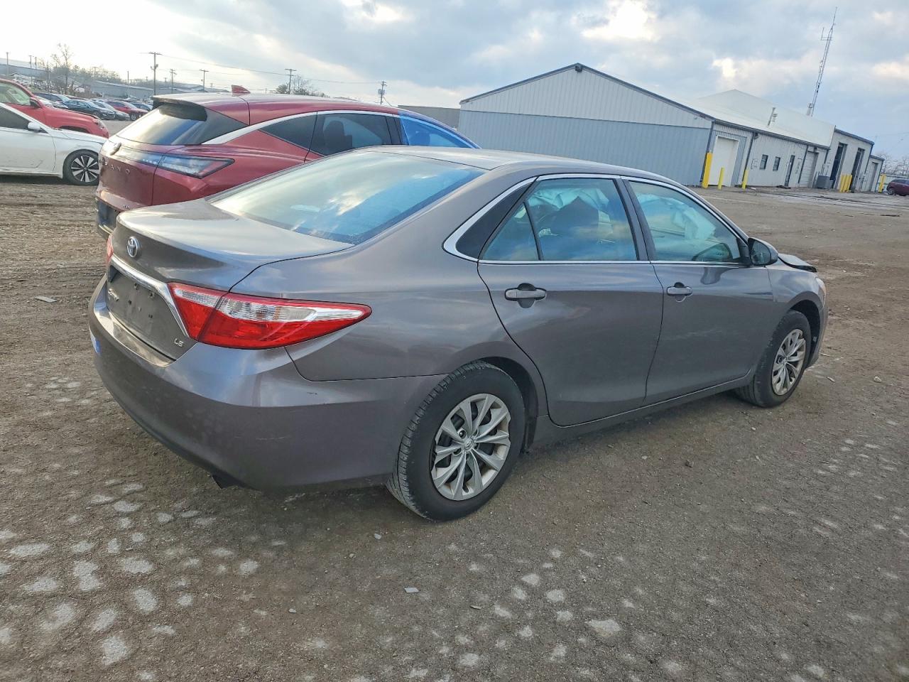 2017 TOYOTA CAMRY LE photo 3