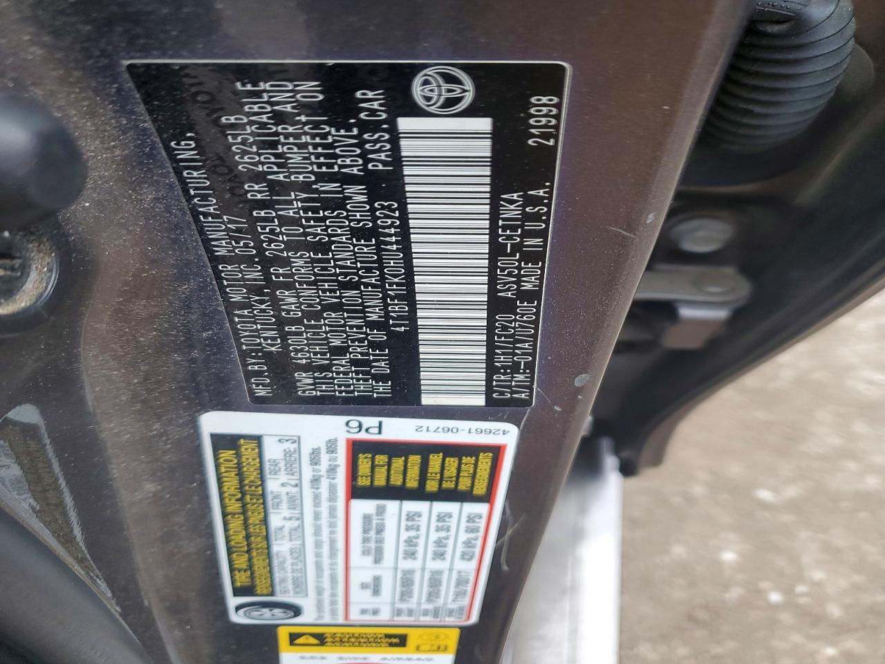 2017 TOYOTA CAMRY LE photo 12