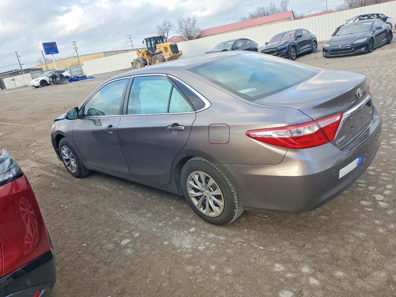 2017 TOYOTA CAMRY LE photo 2