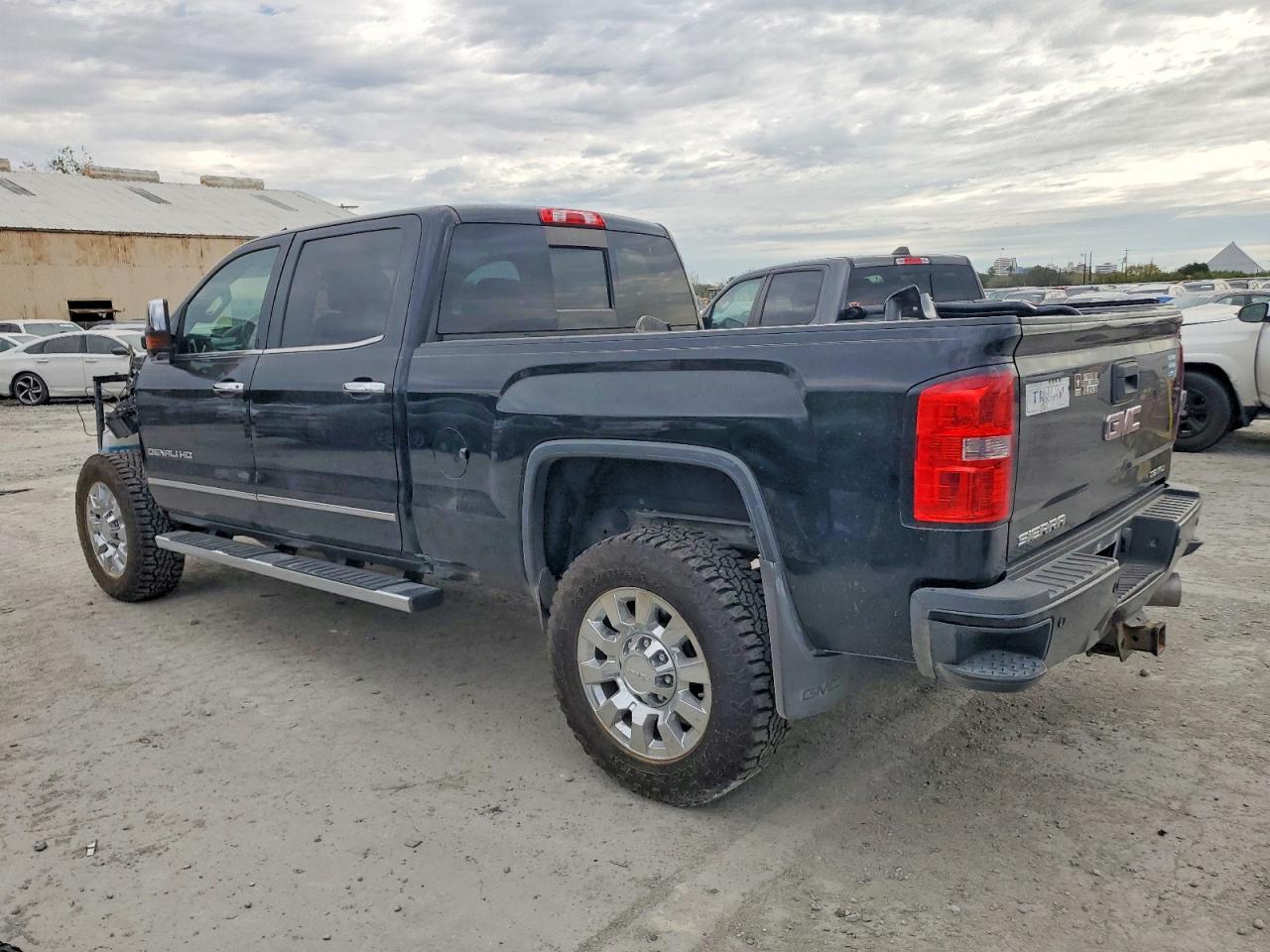 2019 GMC SIERRA K2500 DENALI photo 4