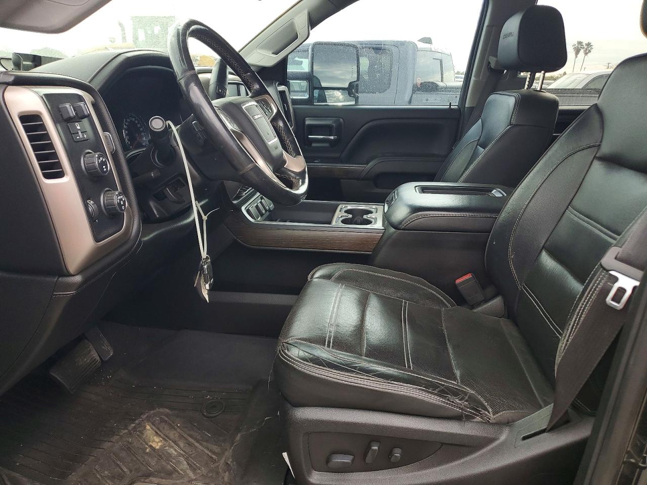 2019 GMC SIERRA K2500 DENALI photo 19