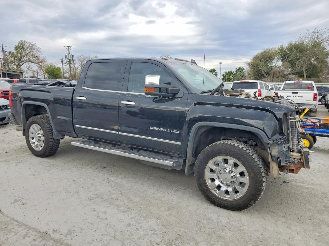 2019 GMC SIERRA K2500 DENALI photo 10