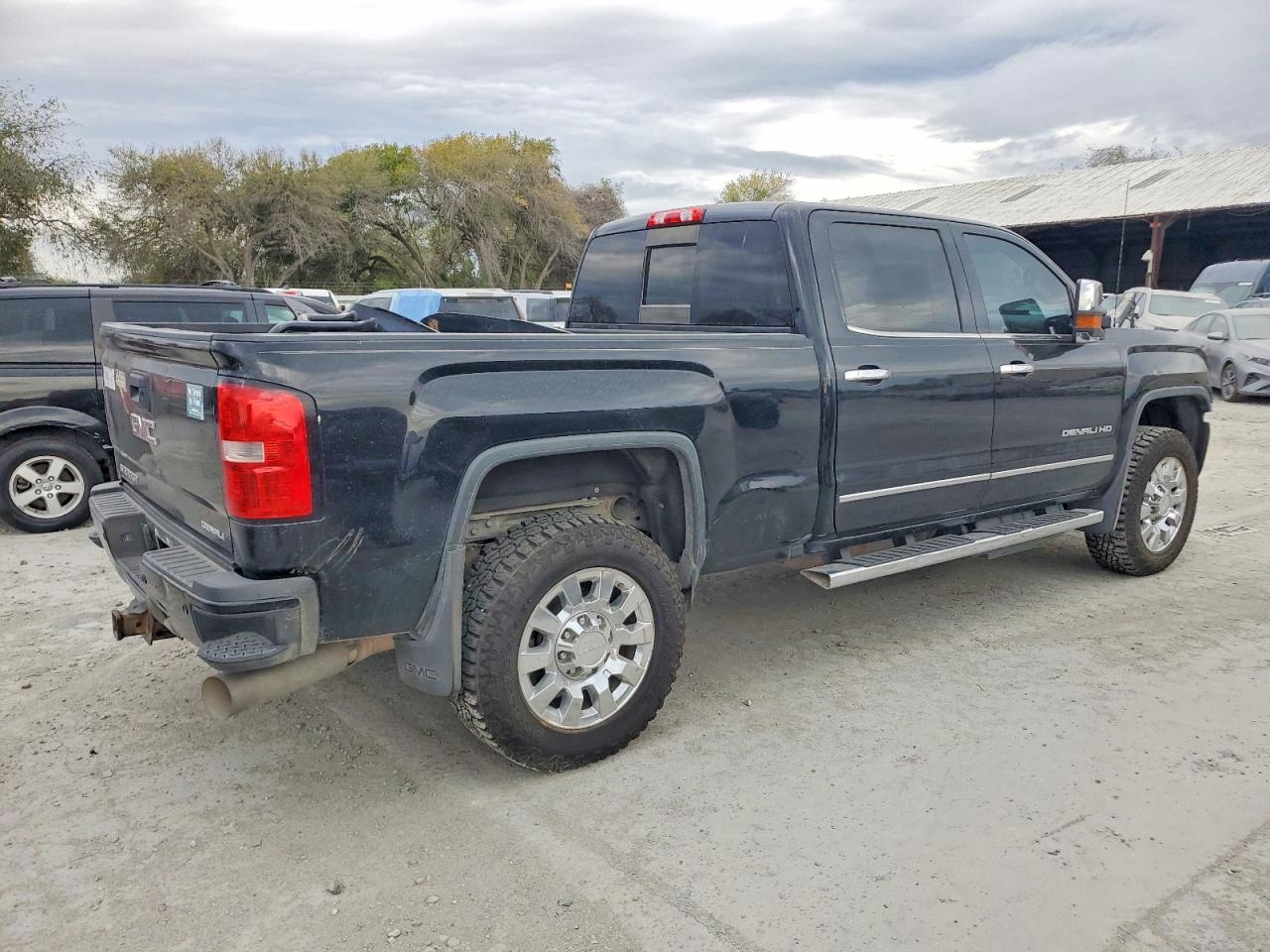 2019 GMC SIERRA K2500 DENALI photo 7