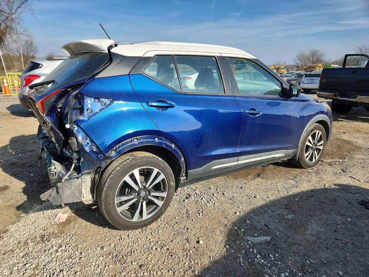 2019 NISSAN KICKS S photo 3