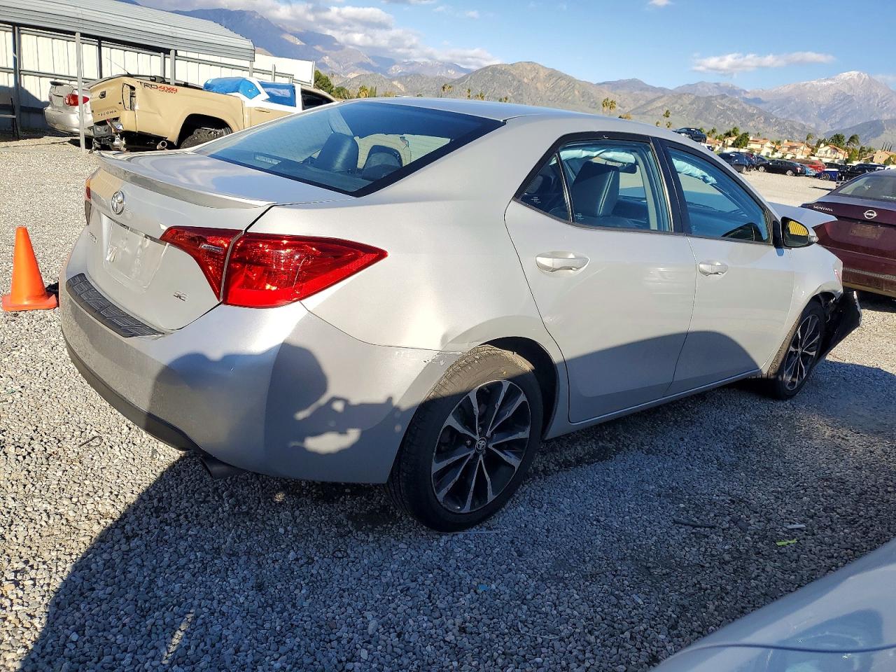 2019 TOYOTA COROLLA L photo 3