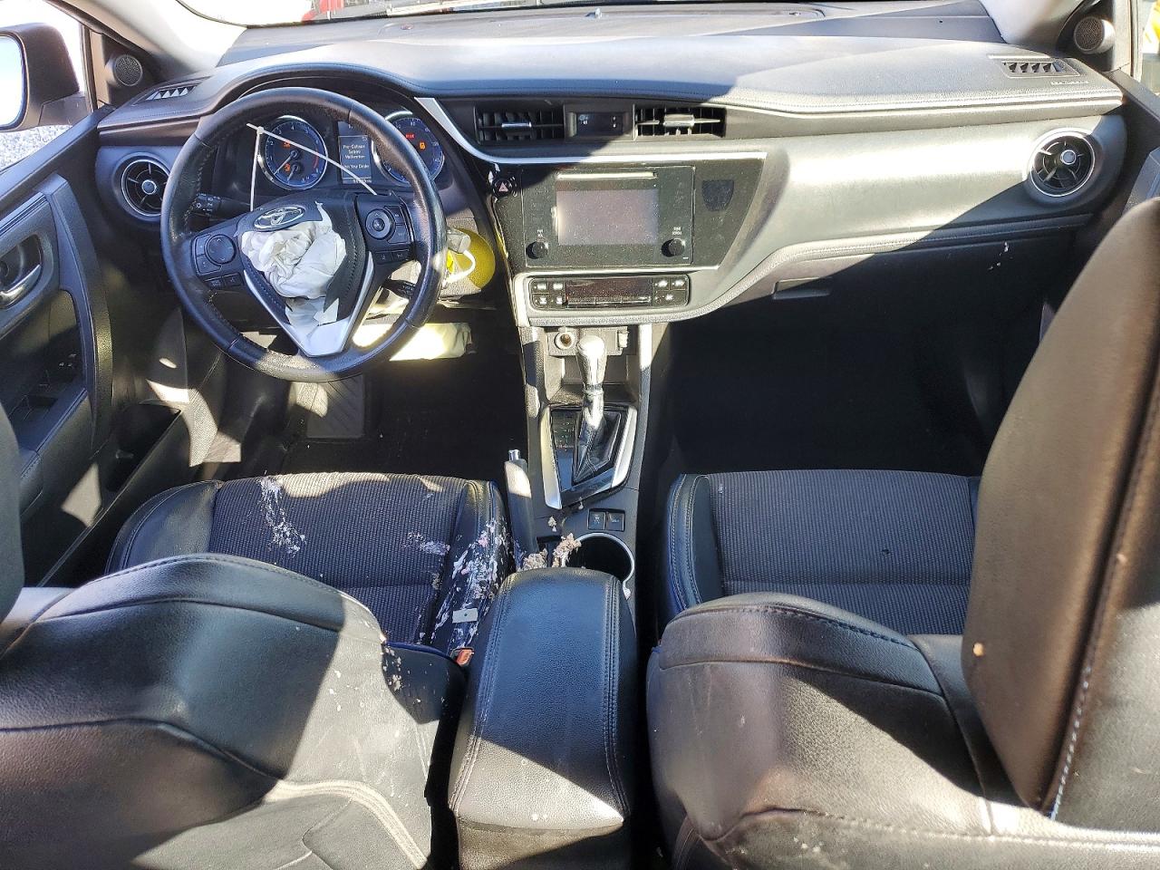 2019 TOYOTA COROLLA L photo 8