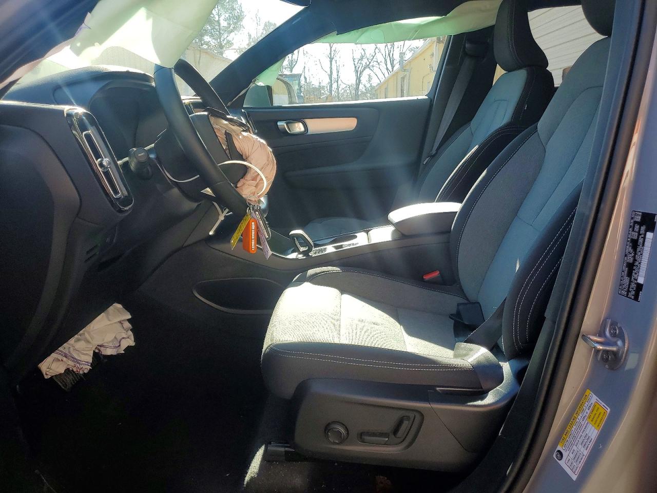 2024 VOLVO XC40 CORE photo 7