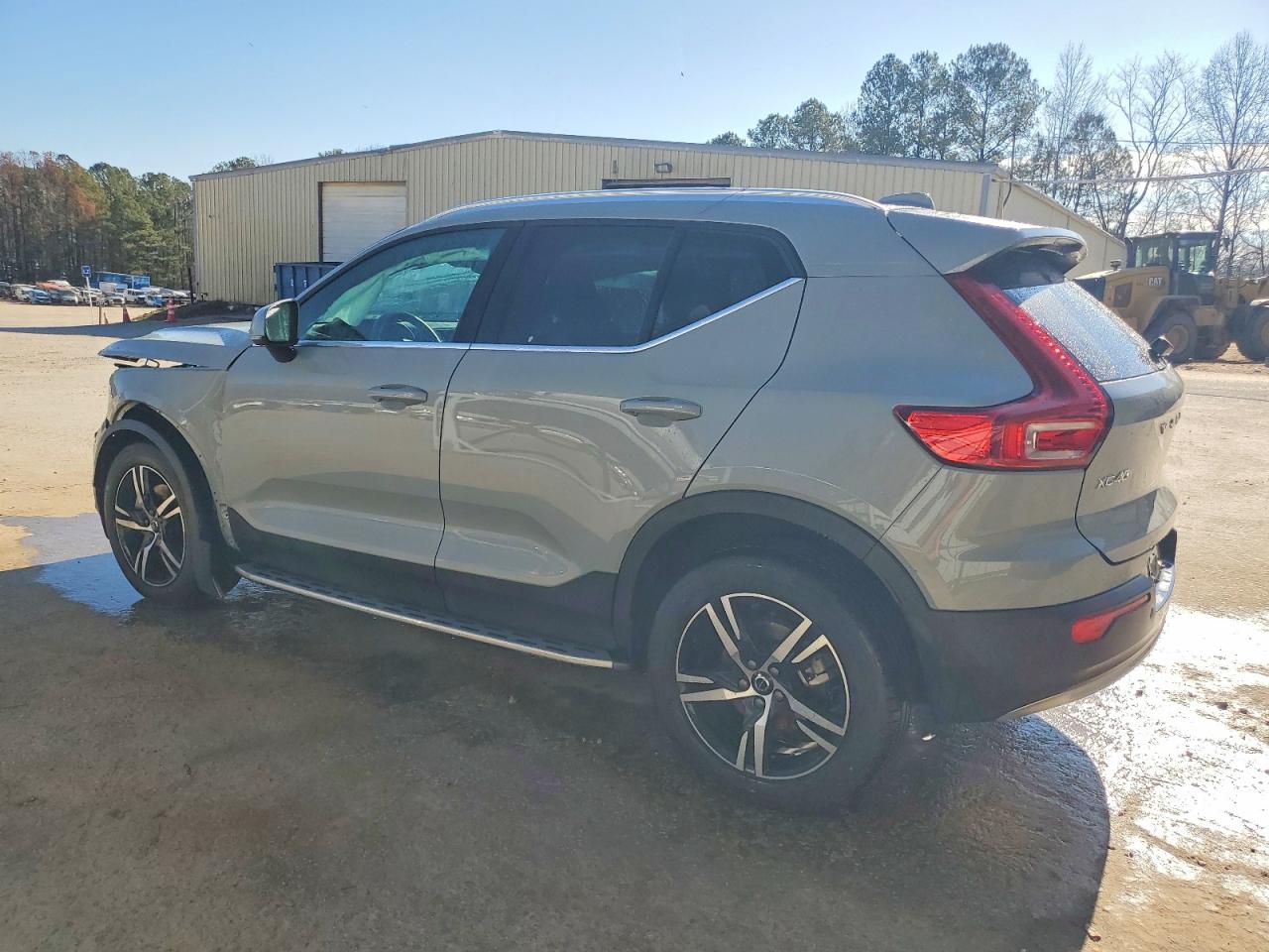 2024 VOLVO XC40 CORE photo 2