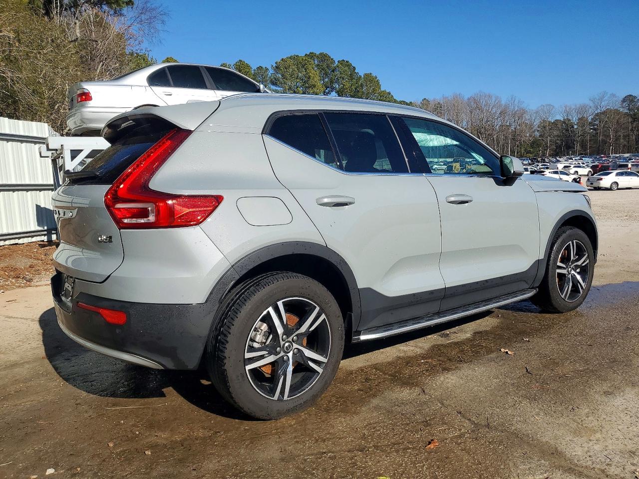 2024 VOLVO XC40 CORE photo 3