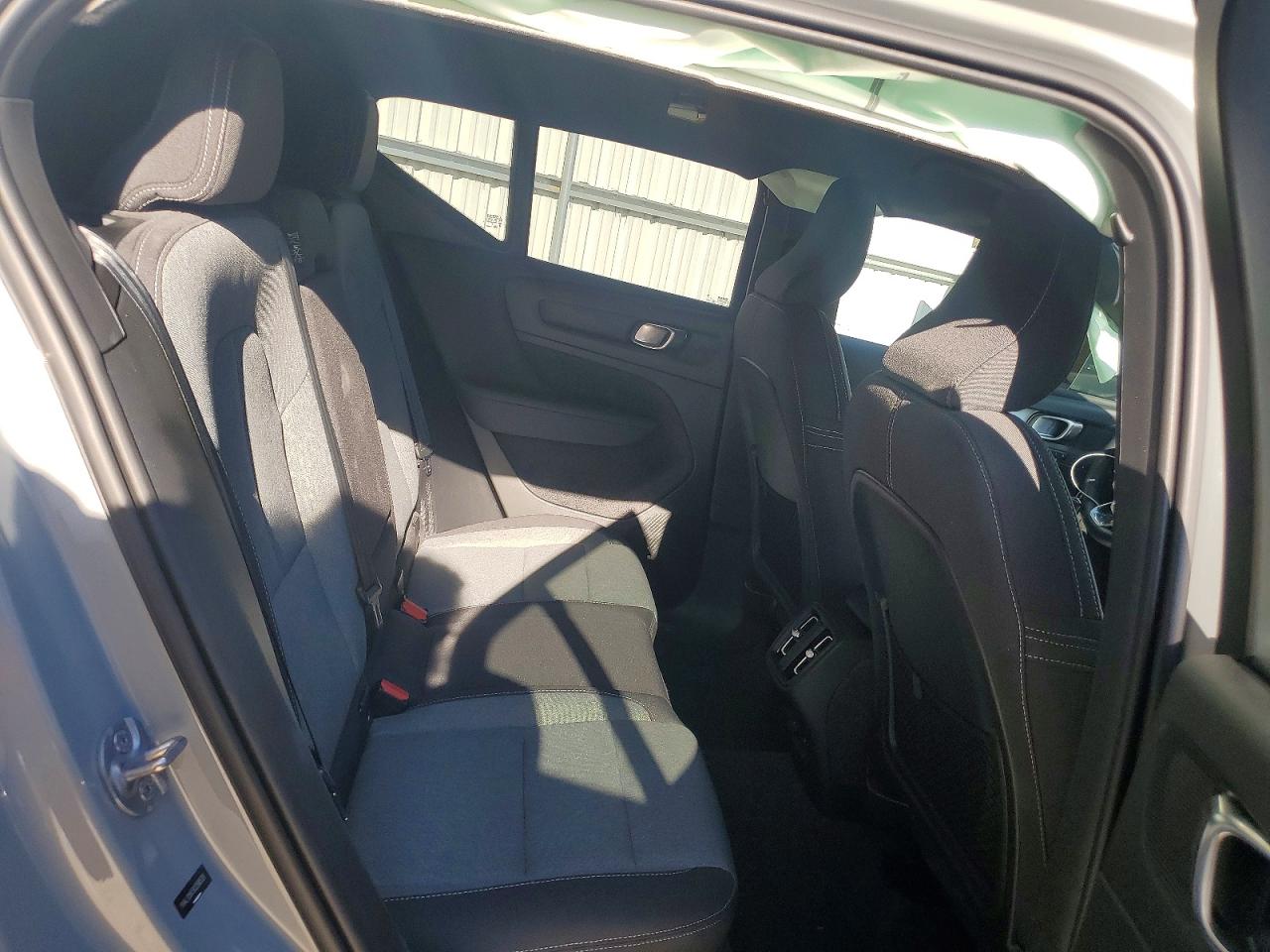 2024 VOLVO XC40 CORE photo 10