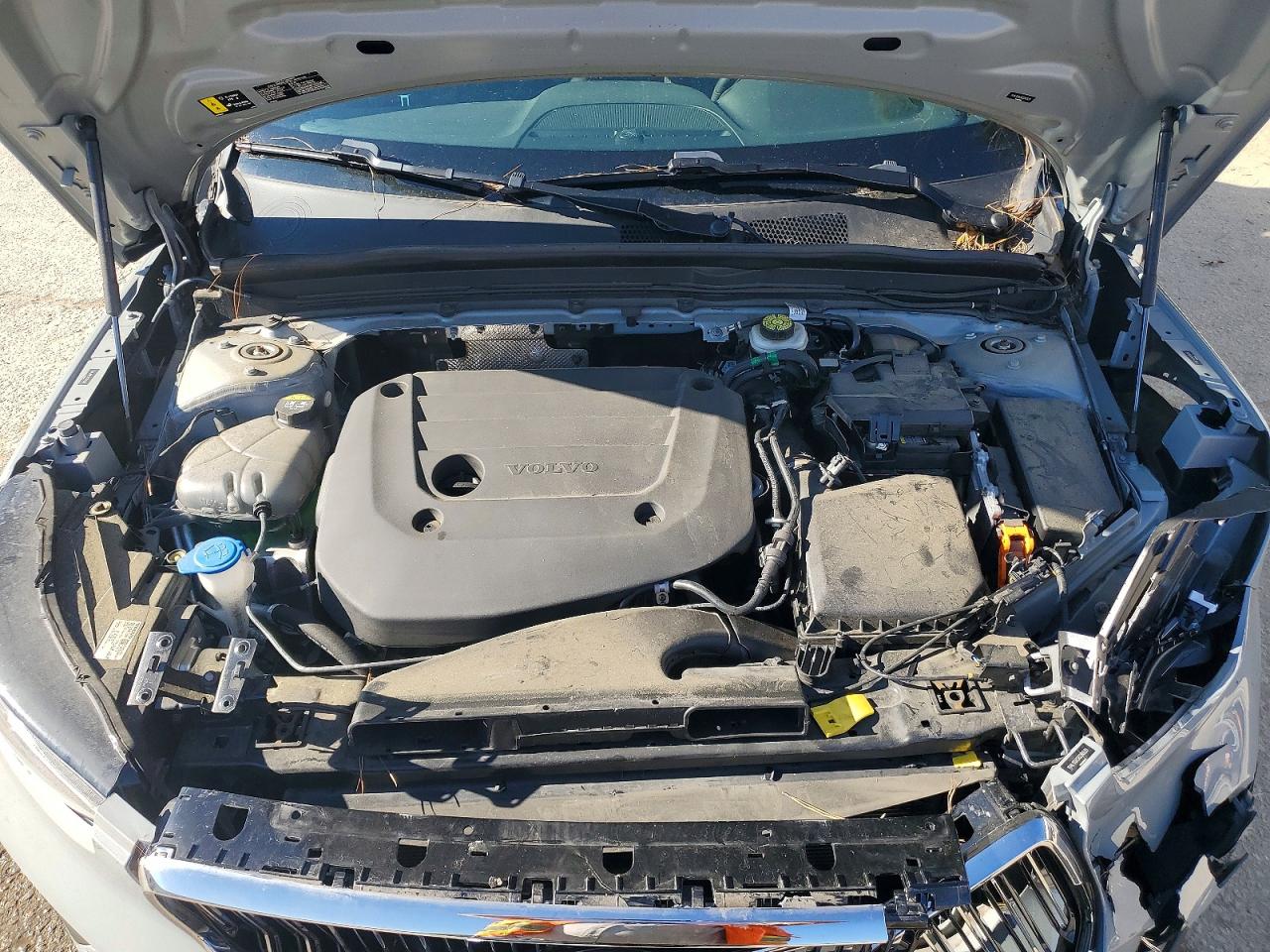 2024 VOLVO XC40 CORE photo 11