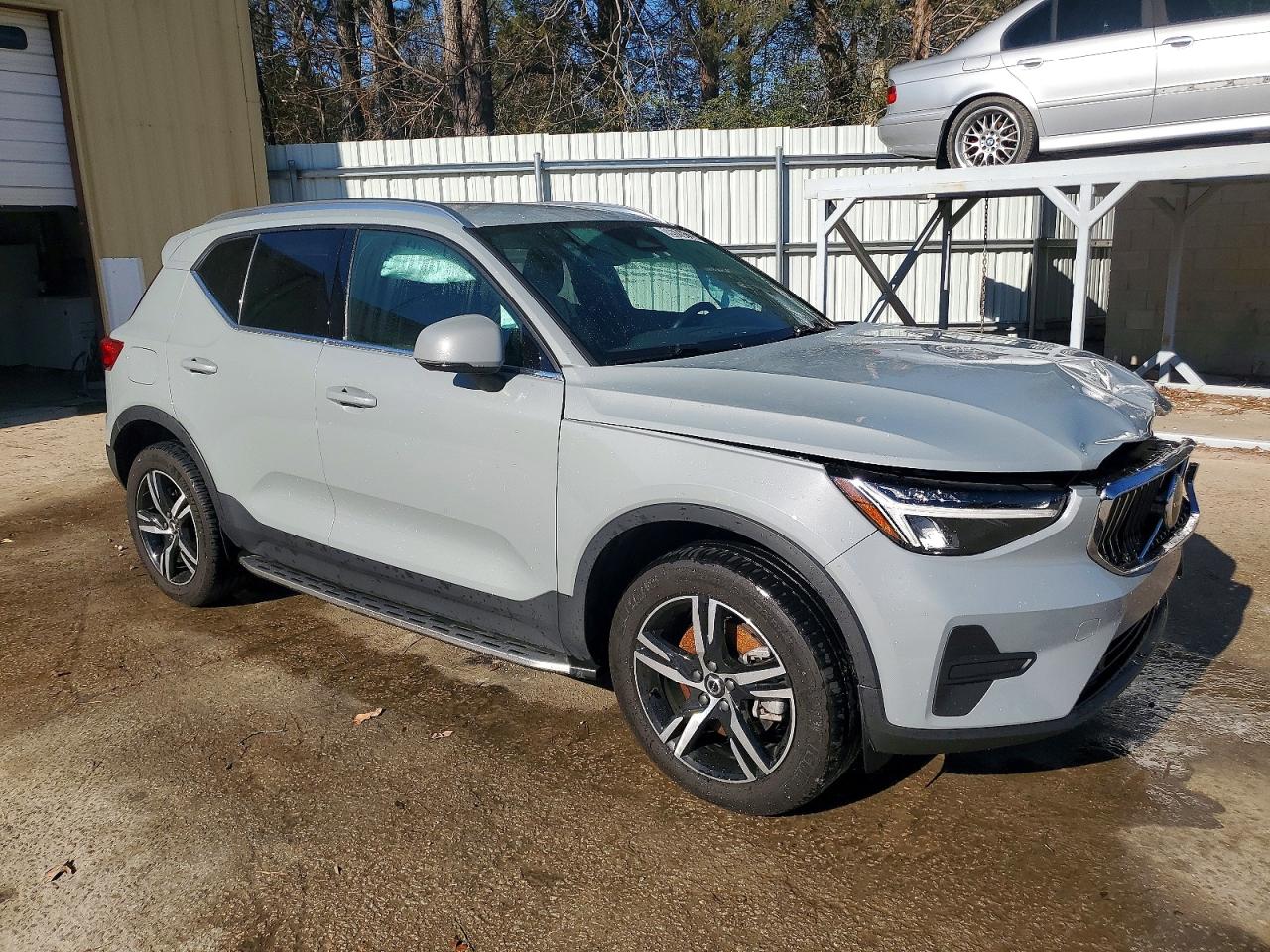 2024 VOLVO XC40 CORE photo 4