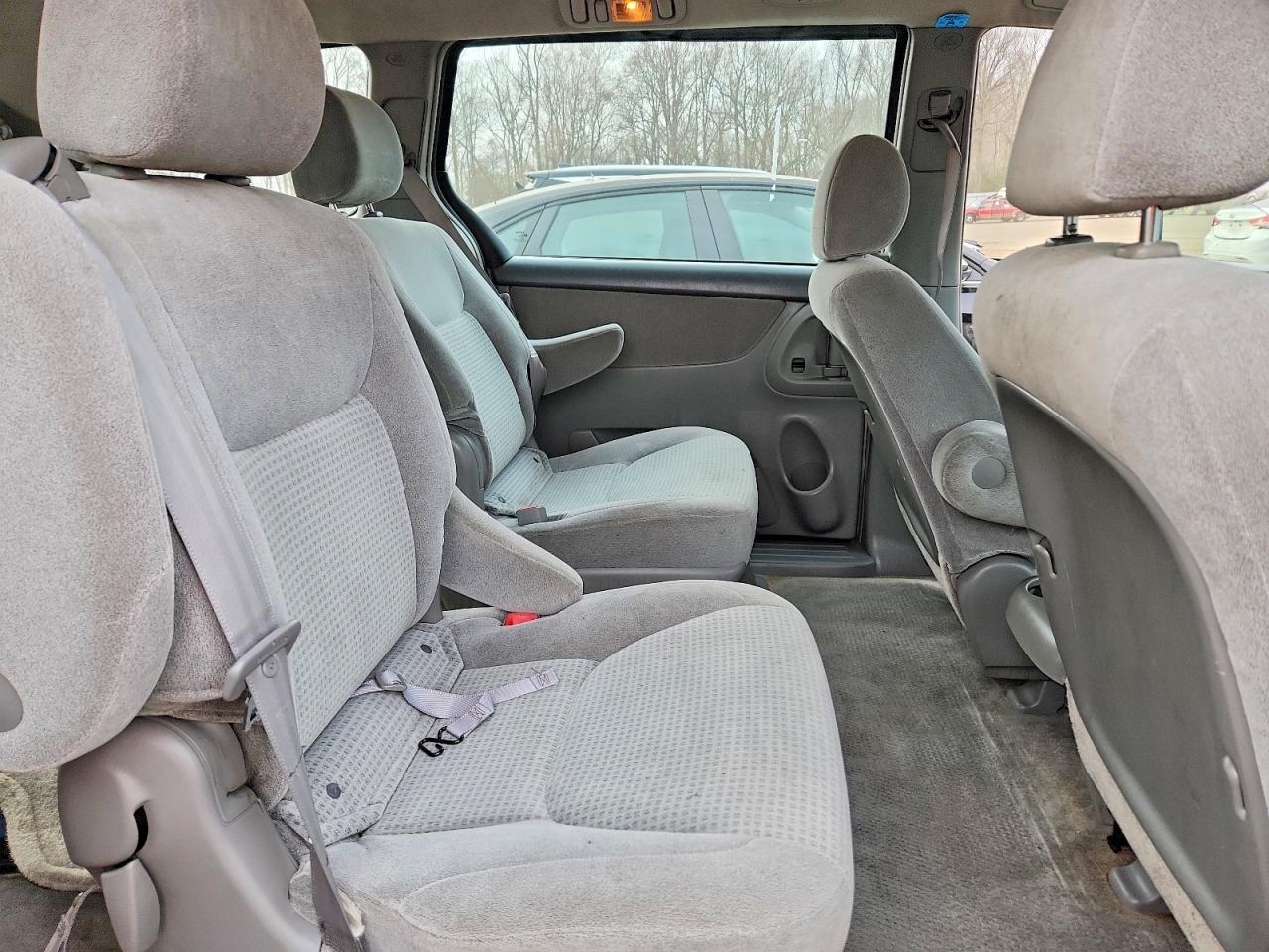 2006 TOYOTA SIENNA CE photo 11