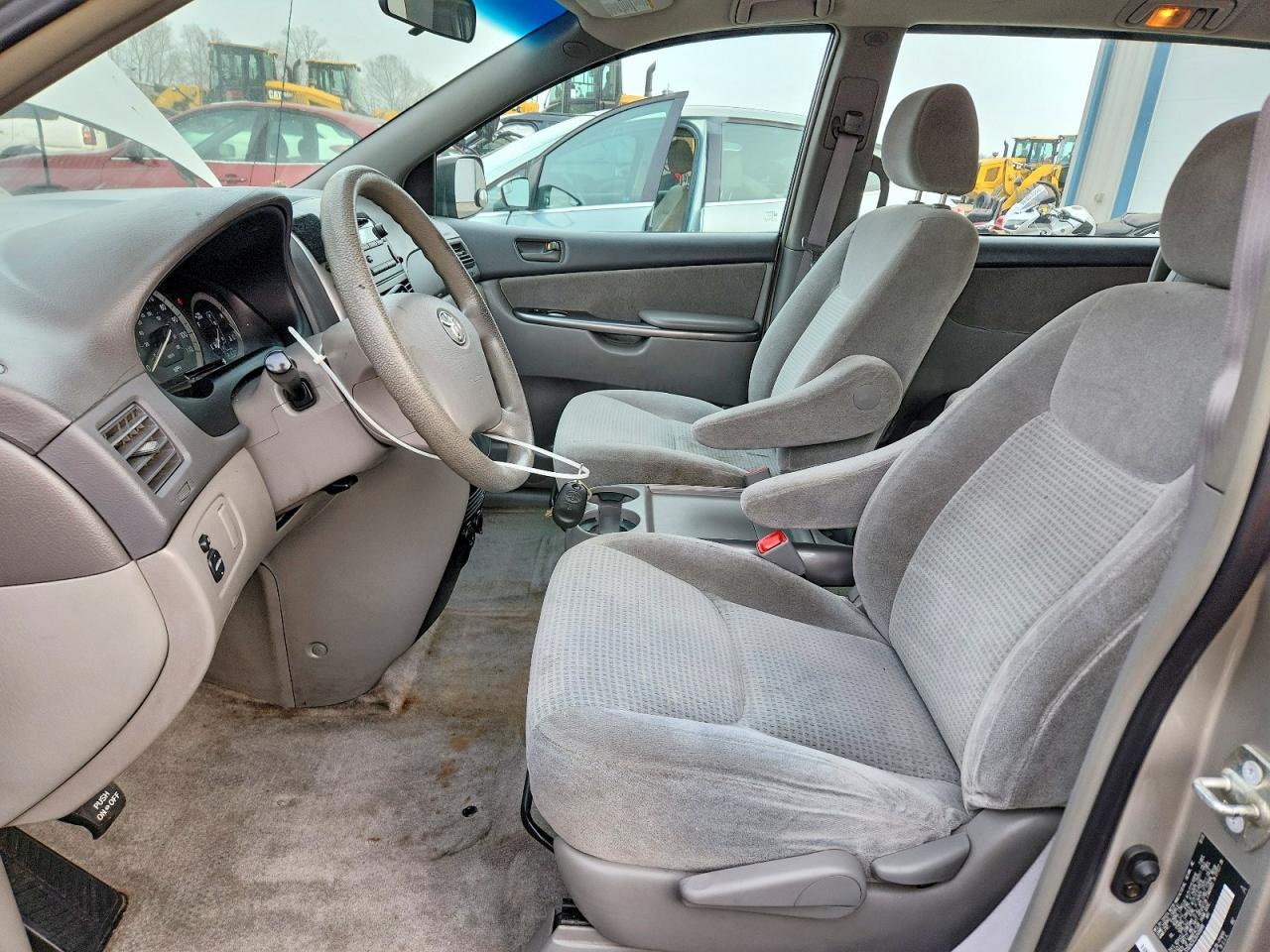 2006 TOYOTA SIENNA CE photo 7