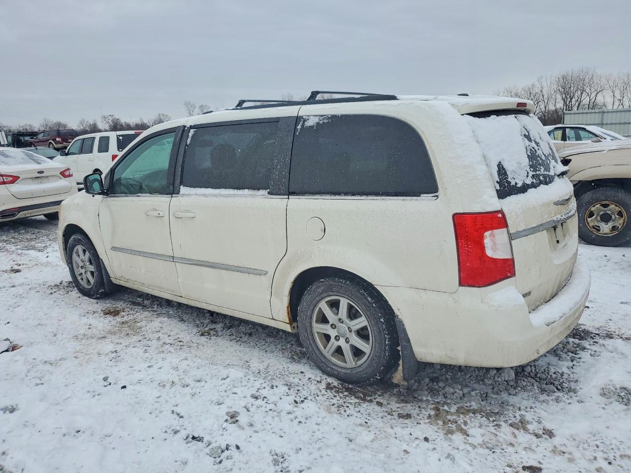2012 CHRYSLER TOWN & COUNTRY TOURING photo 2
