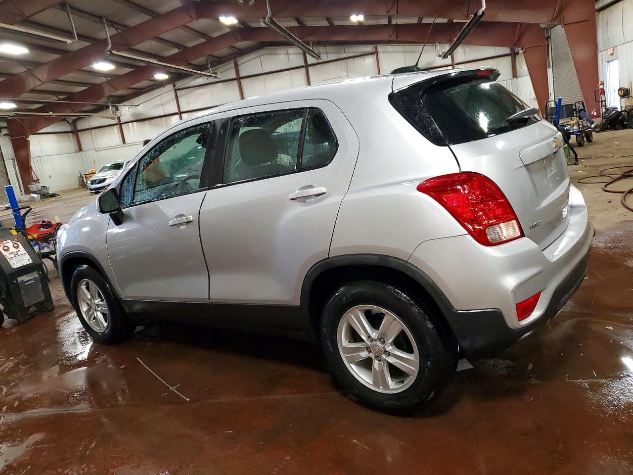 2019 CHEVROLET TRAX LS photo 2