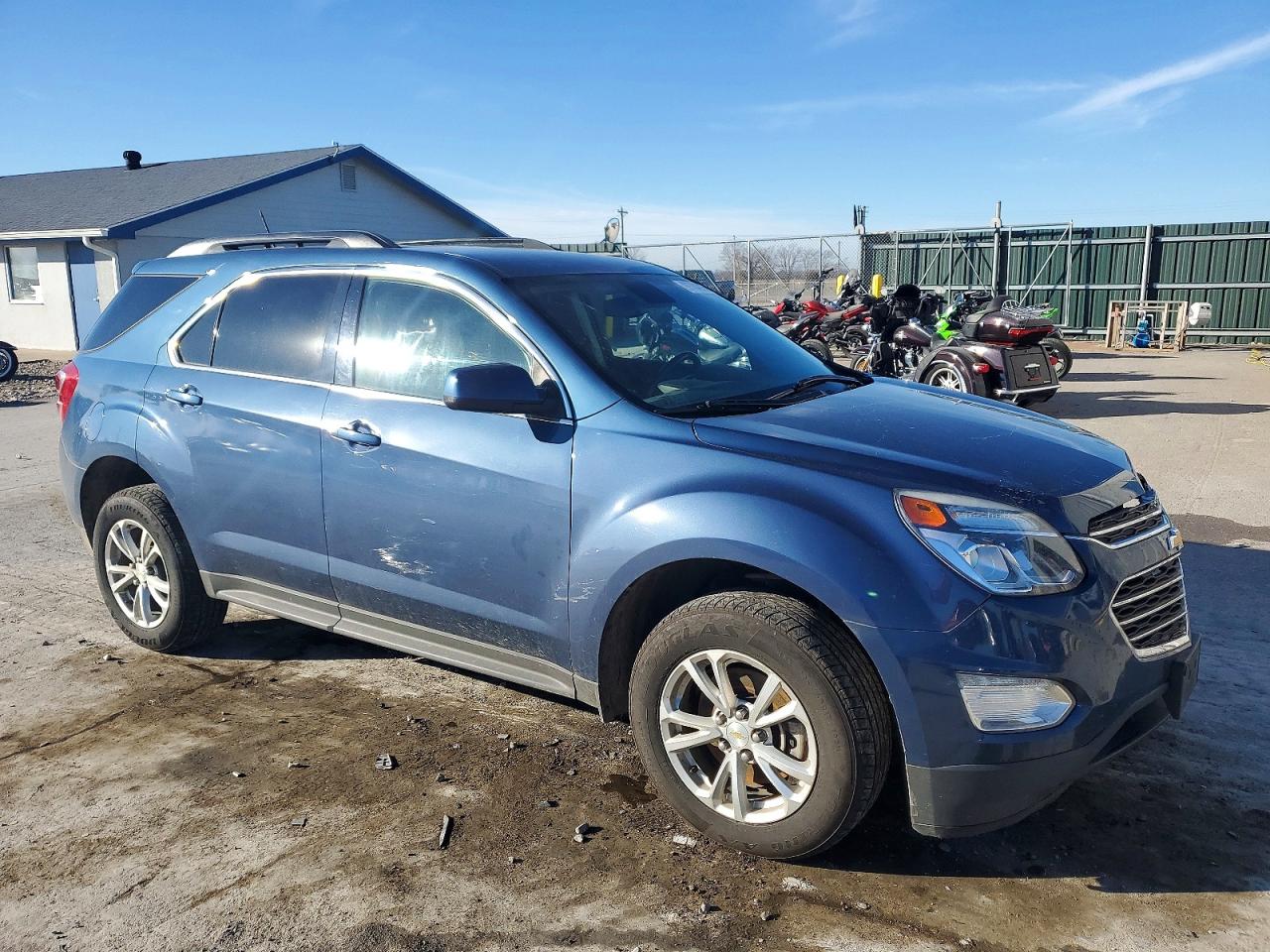 2017 CHEVROLET EQUINOX LT photo 4