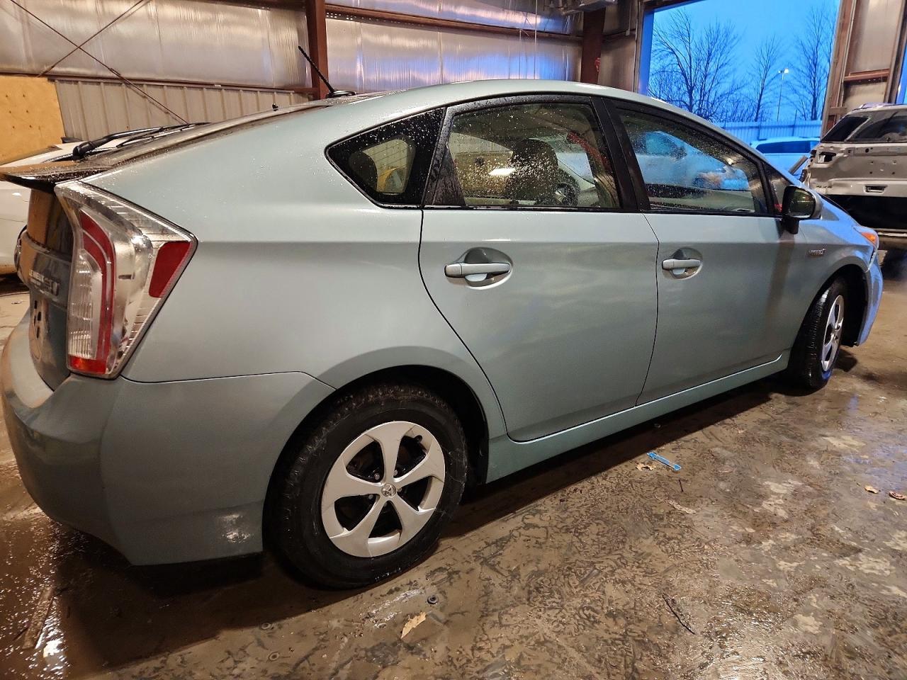2013 TOYOTA PRIUS photo 5