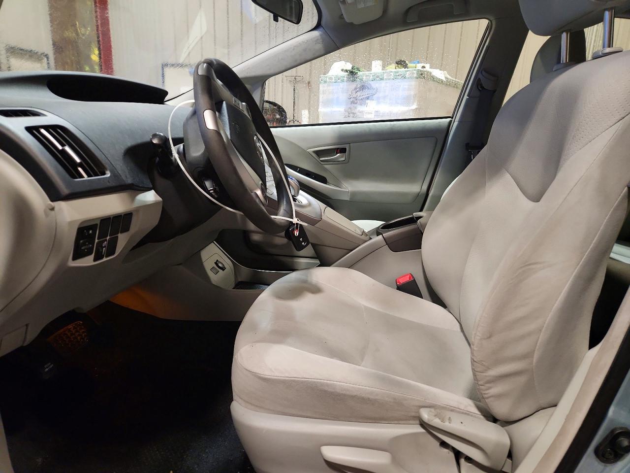 2013 TOYOTA PRIUS photo 13