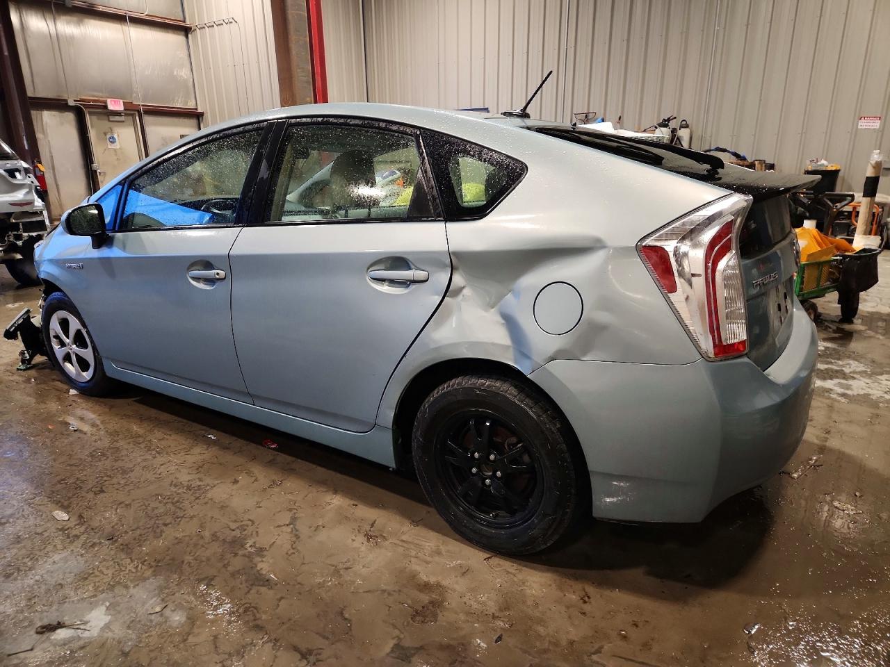 2013 TOYOTA PRIUS photo 3