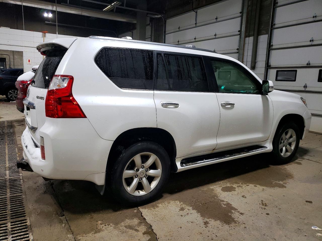 2010 LEXUS GX 460 photo 3