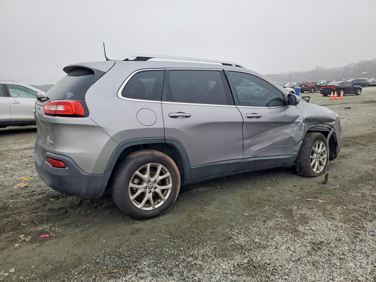 2015 JEEP CHEROKEE LATITUDE photo 3