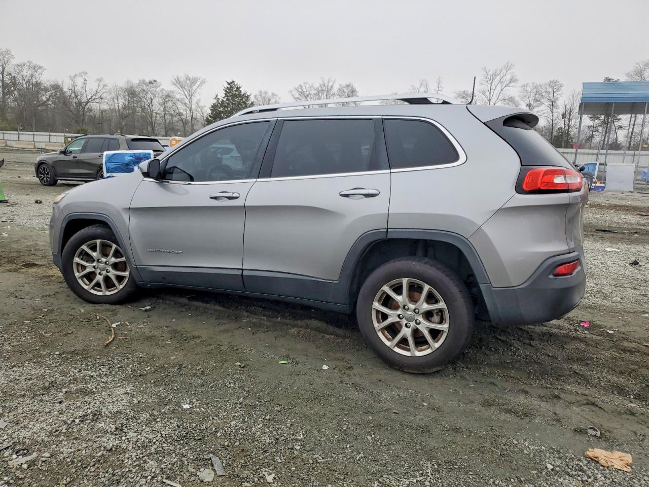 2015 JEEP CHEROKEE LATITUDE photo 2