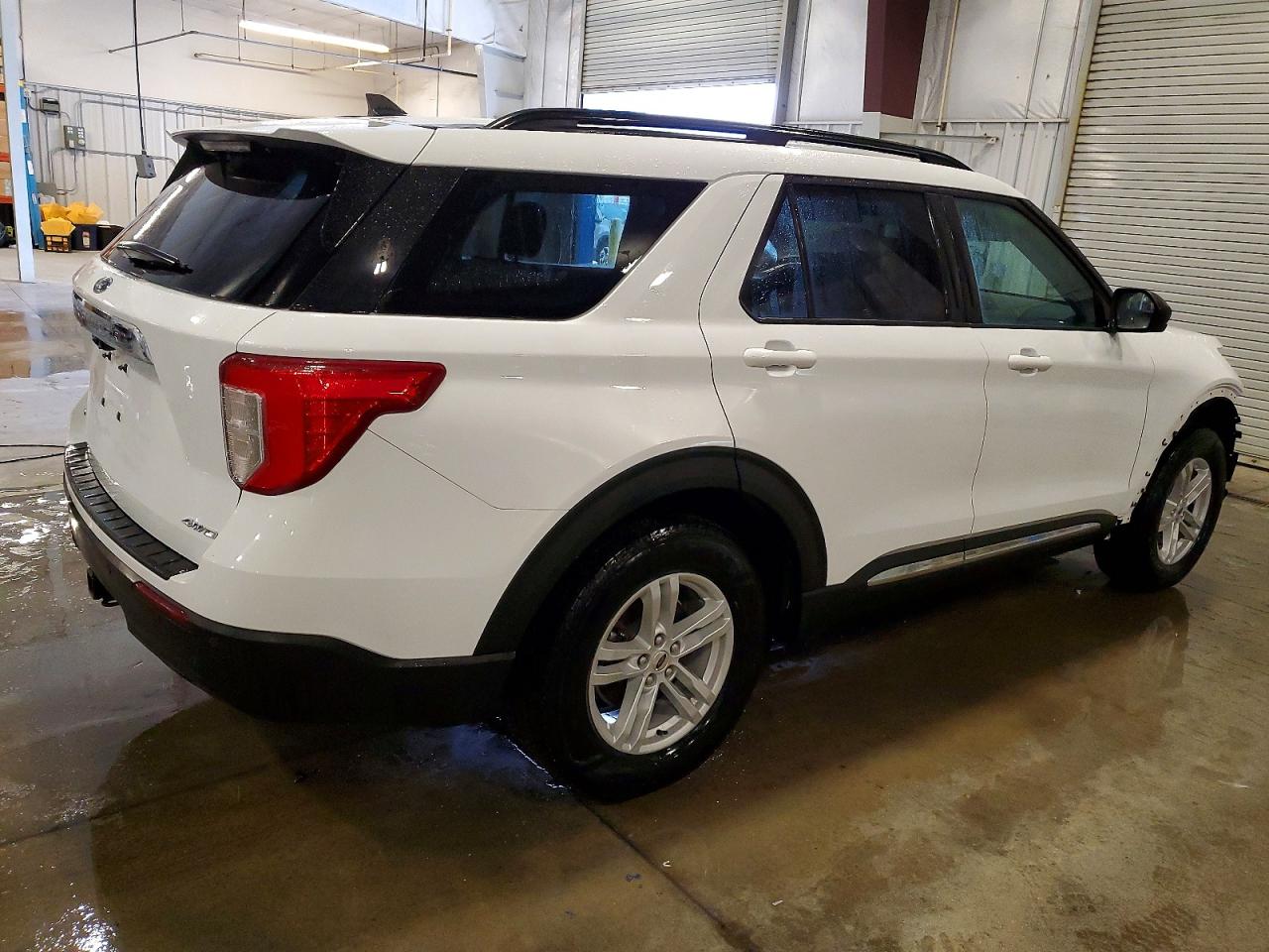 2021 FORD EXPLORER XLT photo 3