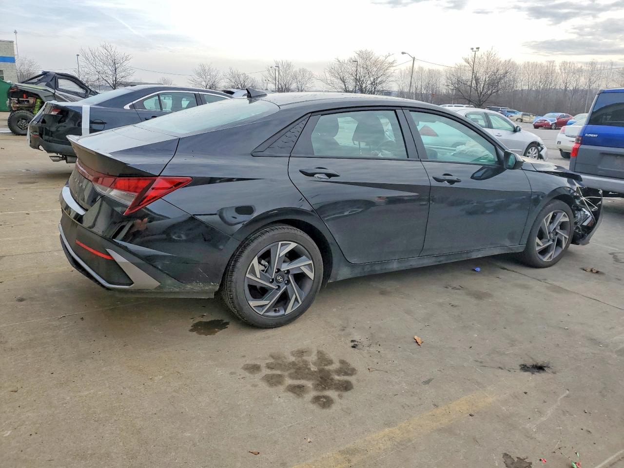 2025 HYUNDAI ELANTRA SEL SPORT photo 3