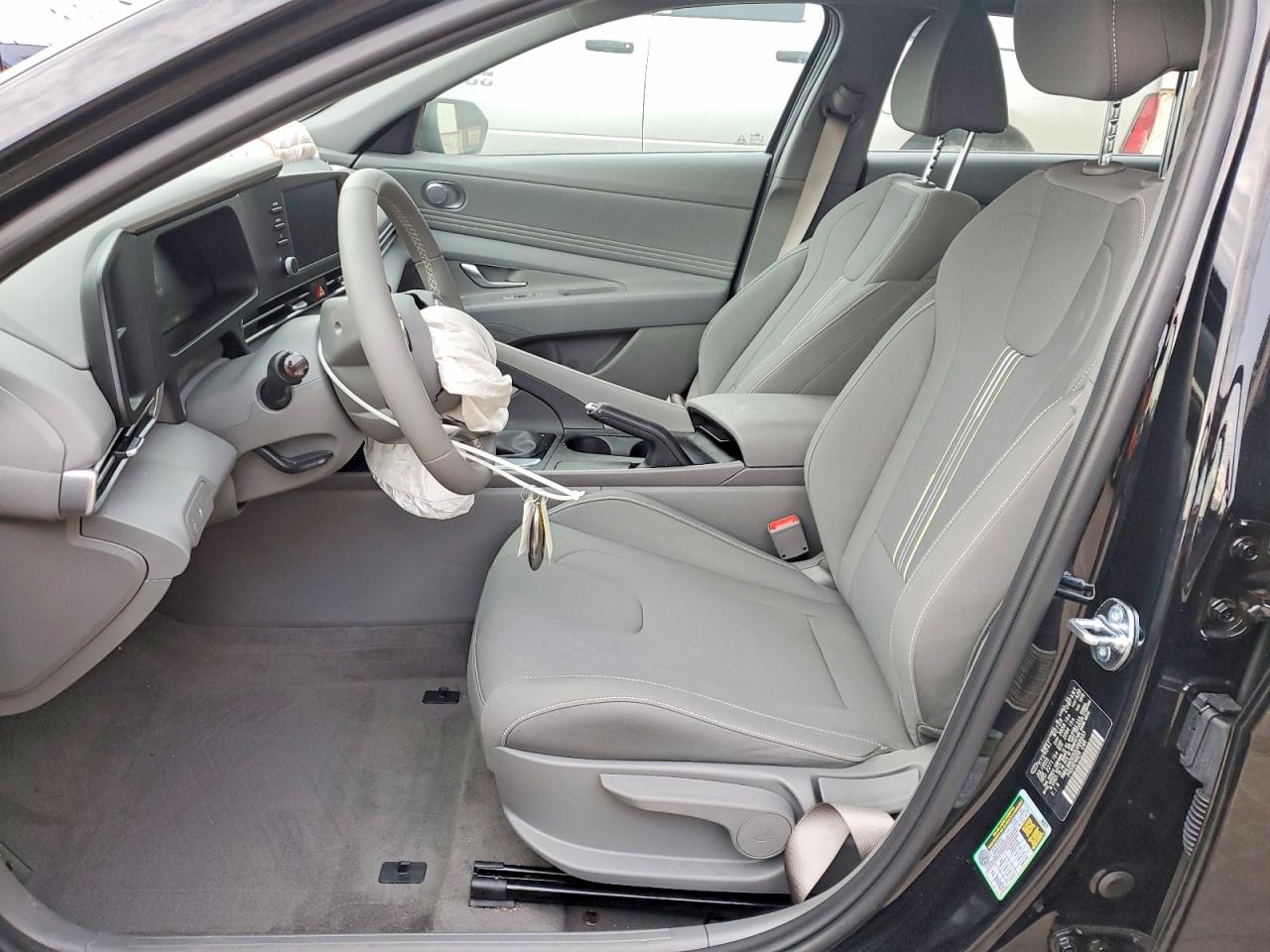 2025 HYUNDAI ELANTRA SEL SPORT photo 7