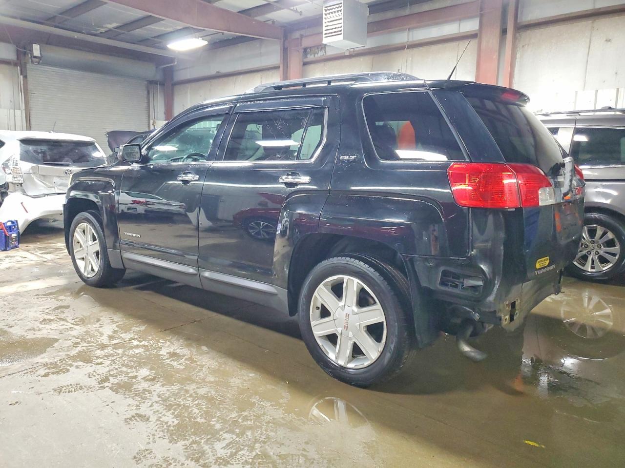 2011 GMC TERRAIN SLT photo 2