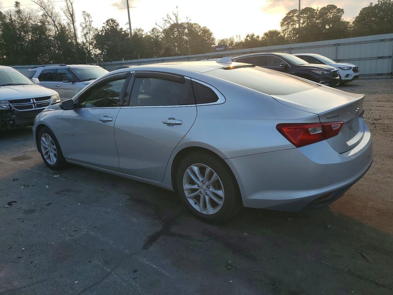2018 CHEVROLET MALIBU LT photo 2