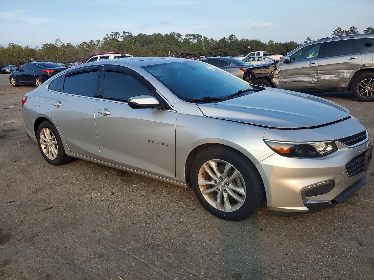 2018 CHEVROLET MALIBU LT photo 4