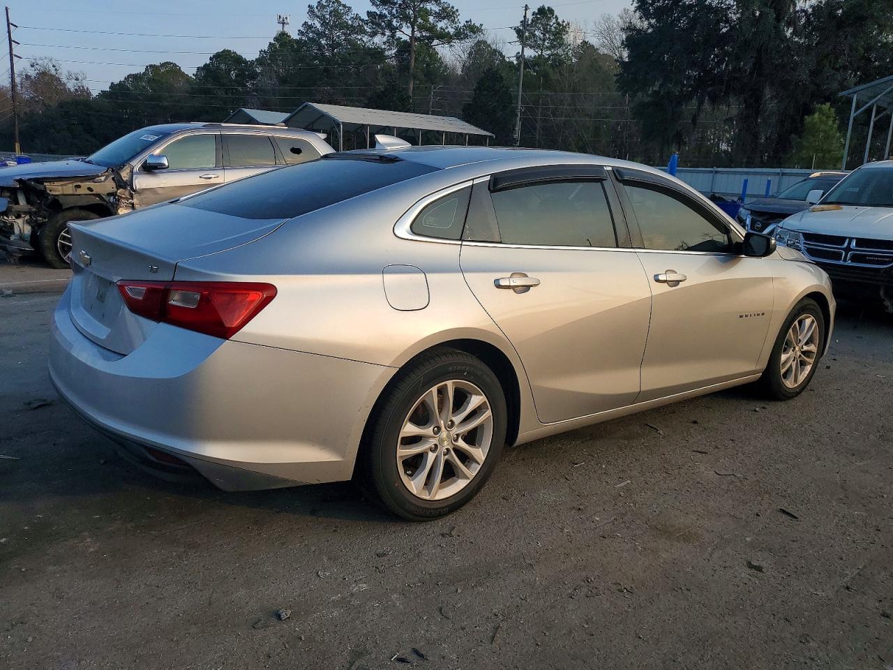 2018 CHEVROLET MALIBU LT photo 3