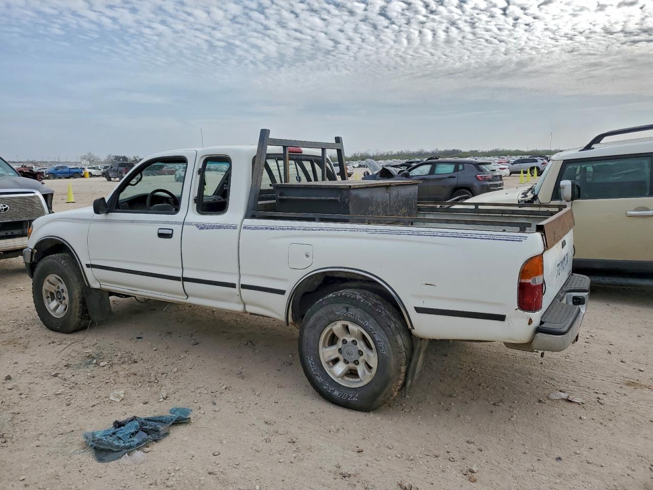 1996 TOYOTA TACOMA XTRACAB photo 2