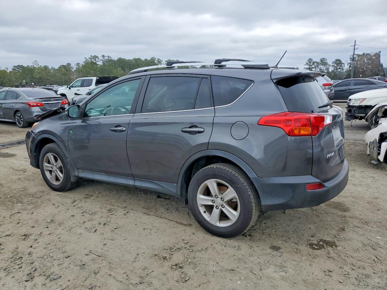 2014 TOYOTA RAV4 XLE photo 2
