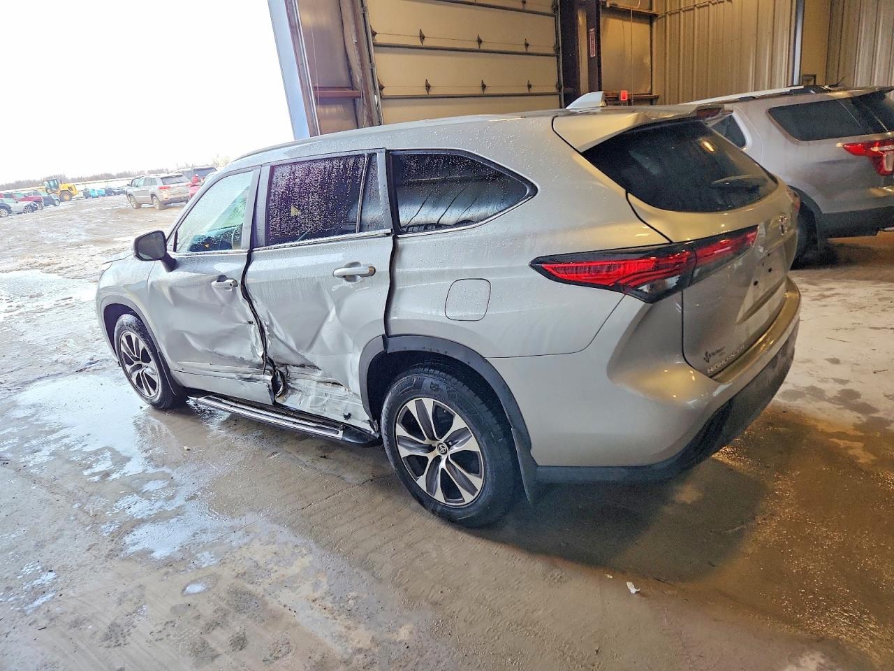 2023 TOYOTA HIGHLANDER HYBRID XLE photo 2